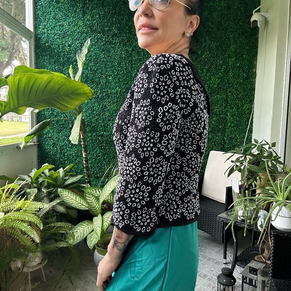 Papell Floral Sequined Black and White Beaded Cropped Top Blouse Cocktail Weddin - Picture 1 of 6